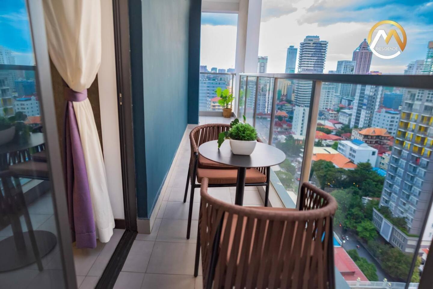 Hotel Serviced Apartments Top One Infinity Pool With View Of 360 Degree พนมเปญ ภายนอก รูปภาพ