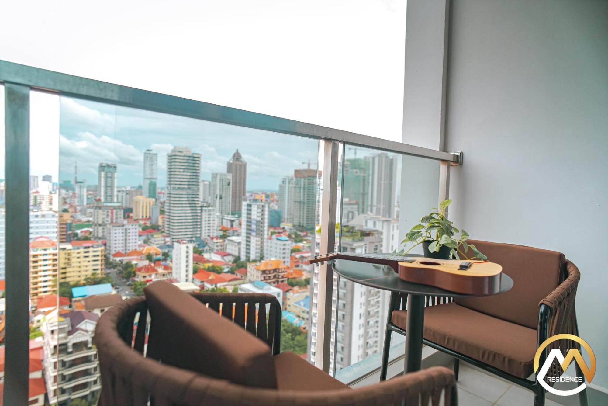 Hotel Serviced Apartments Top One Infinity Pool With View Of 360 Degree พนมเปญ ภายนอก รูปภาพ