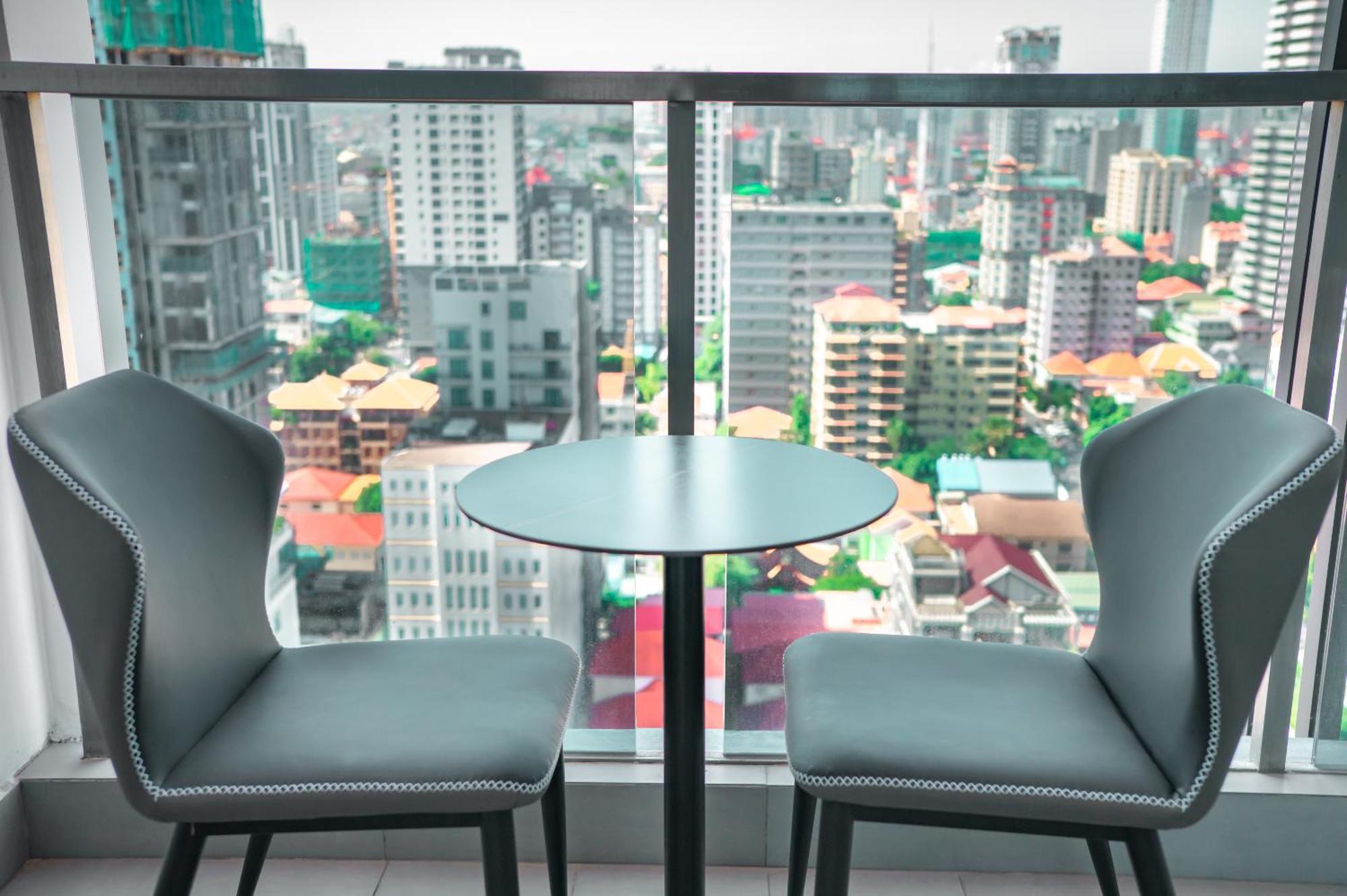 Hotel Serviced Apartments Top One Infinity Pool With View Of 360 Degree พนมเปญ ภายนอก รูปภาพ